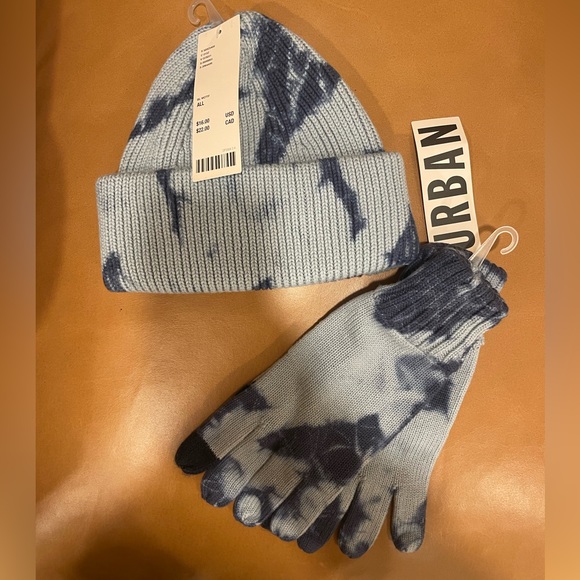 Tie Dye Hat and Gloves - Picture 1 of 4